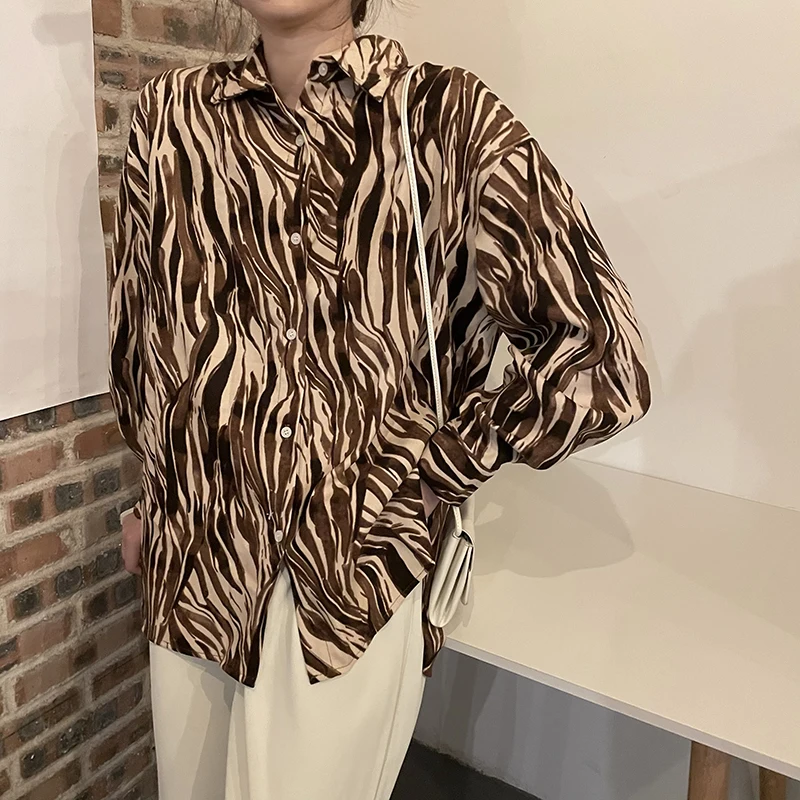 

COIGARSAM Casual Striped Shirt Womens tops Vintage Loose Turn-down Collar Women shirts Black Ga Color 6411