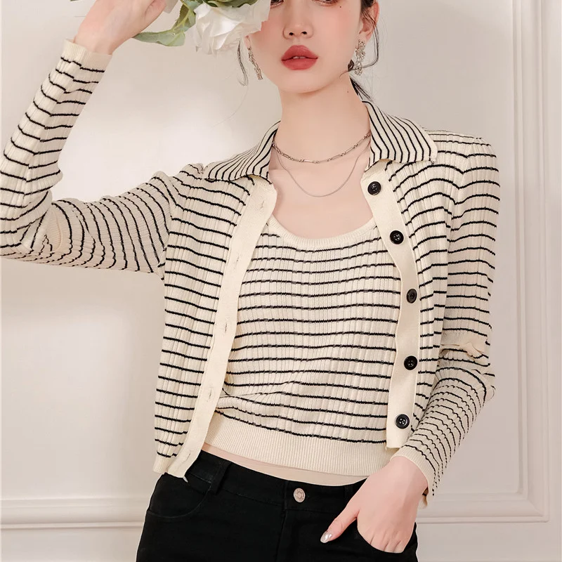 

Женский трикотажный комплект из двух предметов, жилет и кардиган в полоску с длинным рукавом и вырезами, облегающее повседневное короткое п...