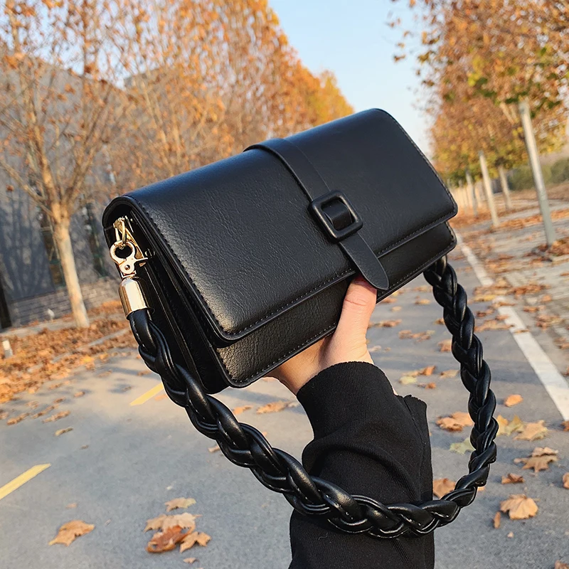 

Niche Design Winter Popular Handbag New Korean Messenger Bag Shoulder Fashion Square Bag Underarm Bag Dual-use Bag Width: 23cm