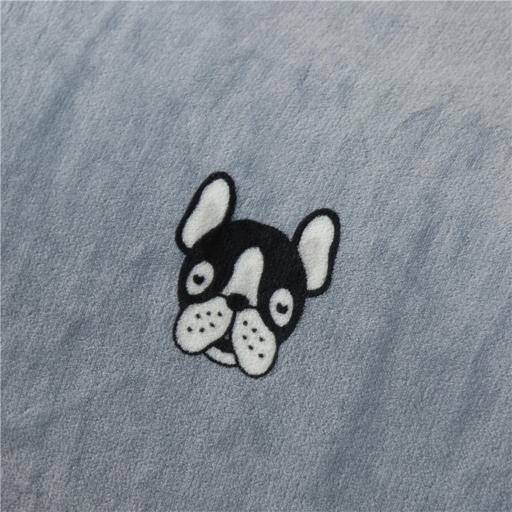 

Winter Super Warm Machine Washable 100% Polyester MicrofiberThicken Blanket for Bed Suitable For King Size