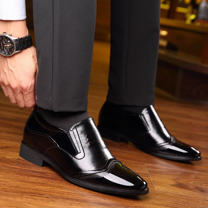 Мужские туфли на высоком каблуке 6 см Формальные с острым носком черные