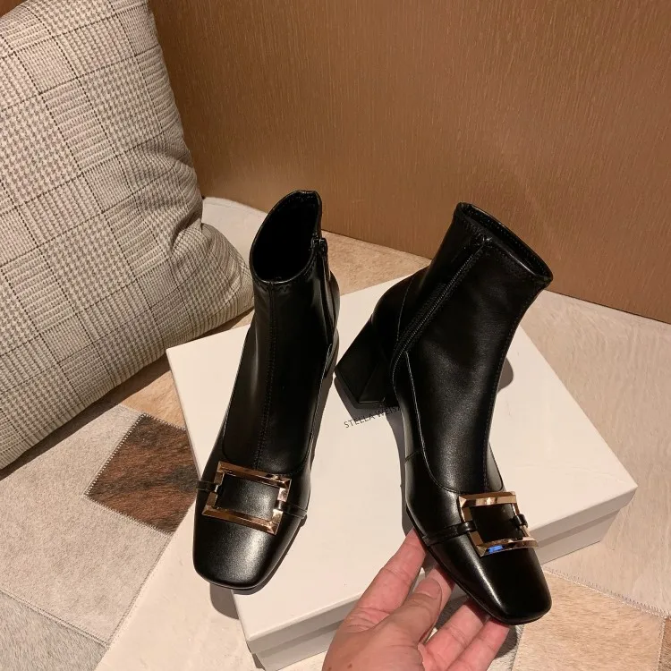 

MLJUESE 2021 women ankle boots cow leather zippers Metal Decoration boots winter short plush square toe high heels women boots