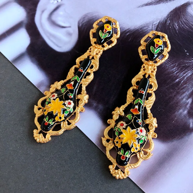 

Гальванические золотые винтажные цветные эмалевые серебряные серьги-гвоздики