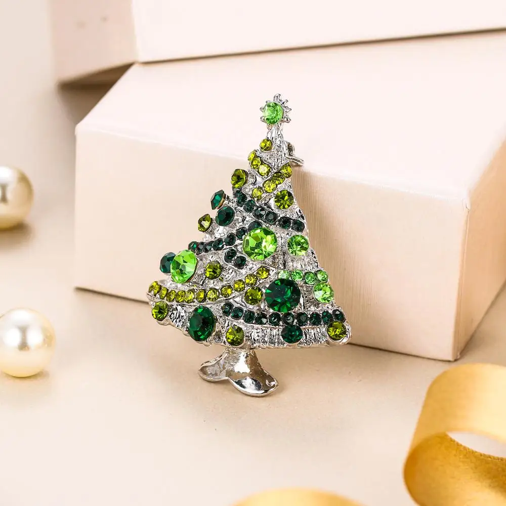 Брошь на булавке с кристаллами в виде рождественской елки | Украшения и