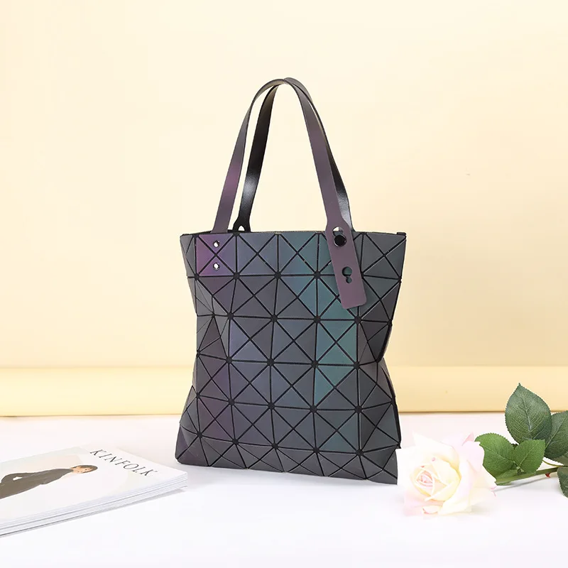 

Новинка 2021, женская сумка с лазерным сращиванием, складная сумка на плечо с геометрическим узором, модная трендовая светящаяся сумка