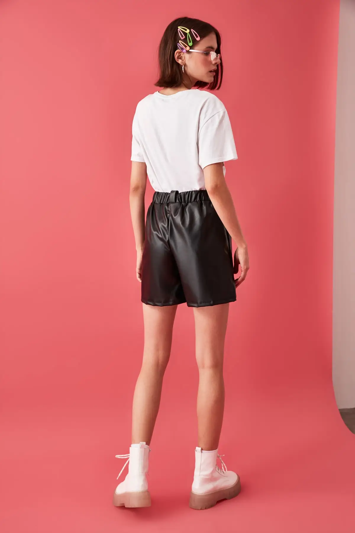 

Trendyol Leather Knitting Shorts & Bermuda TWOAW21SR0040