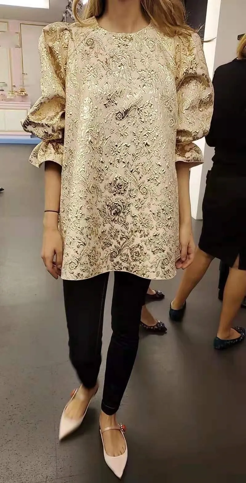 

2021 Spring Blouse Shirt Women Tops New Loose Floral Jacquard Embroidery Flare Sleeve Fashion High Quality Vintage Bobby O-Neck