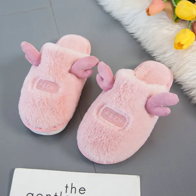 Тапки женские на плоской подошве плюшевые шлепанцы с крыльями симпатичные