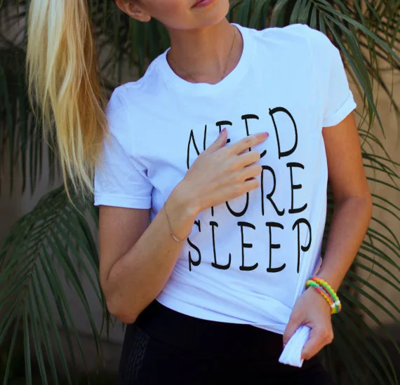 Нужно больше спать Письмо печати футболка Для женщин короткий рукав с круглым