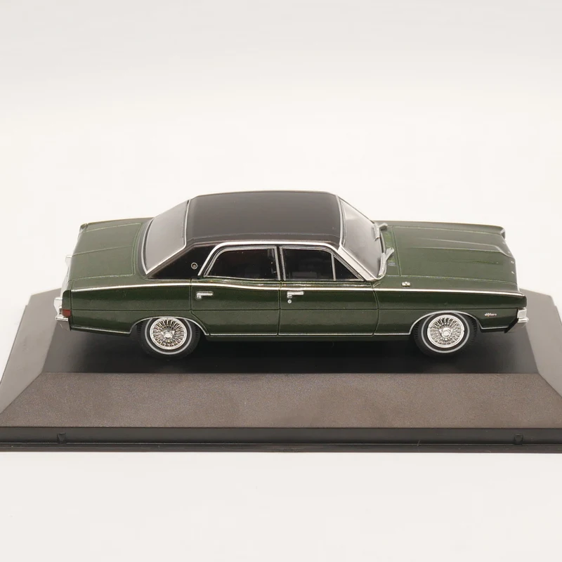 Модель автомобиля под давлением Ixo 1:43 Ford Fairlane LTD V8 1969 металлическая