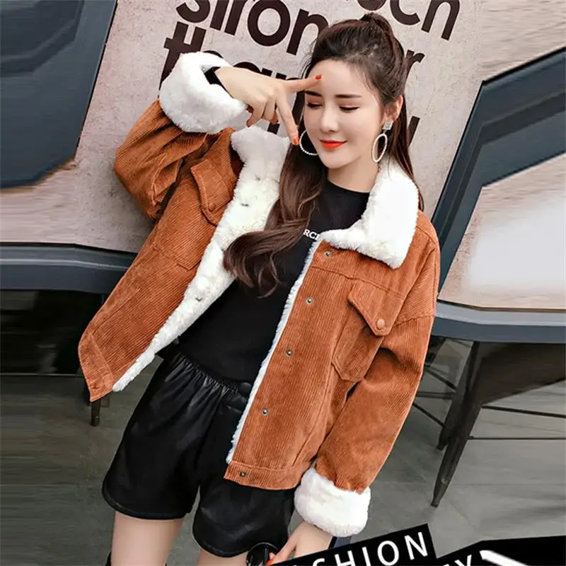 Куртка-бомбер женская Вельветовая с подкладкой из овечьей шерсти теплая зимняя