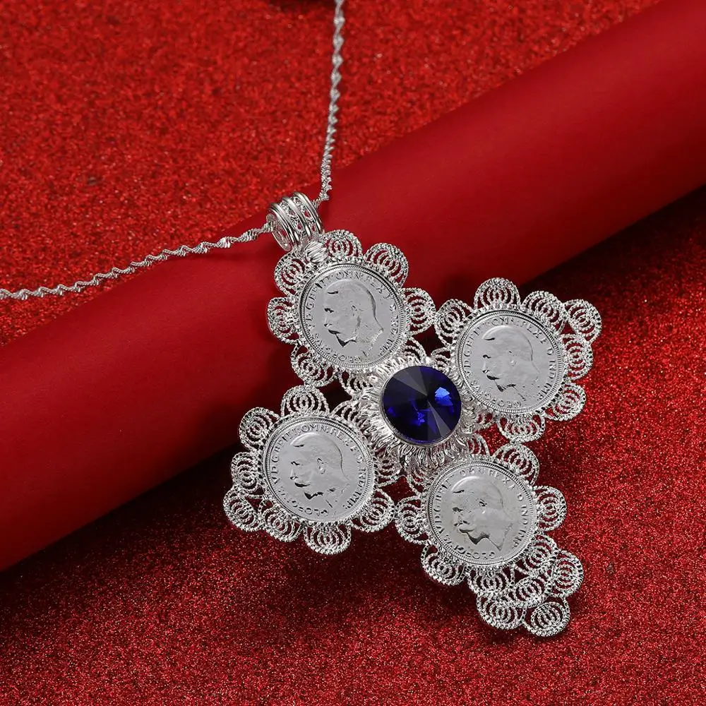 Кулон золотого цвета в африканском стиле с изображением карты Эфиопии короля