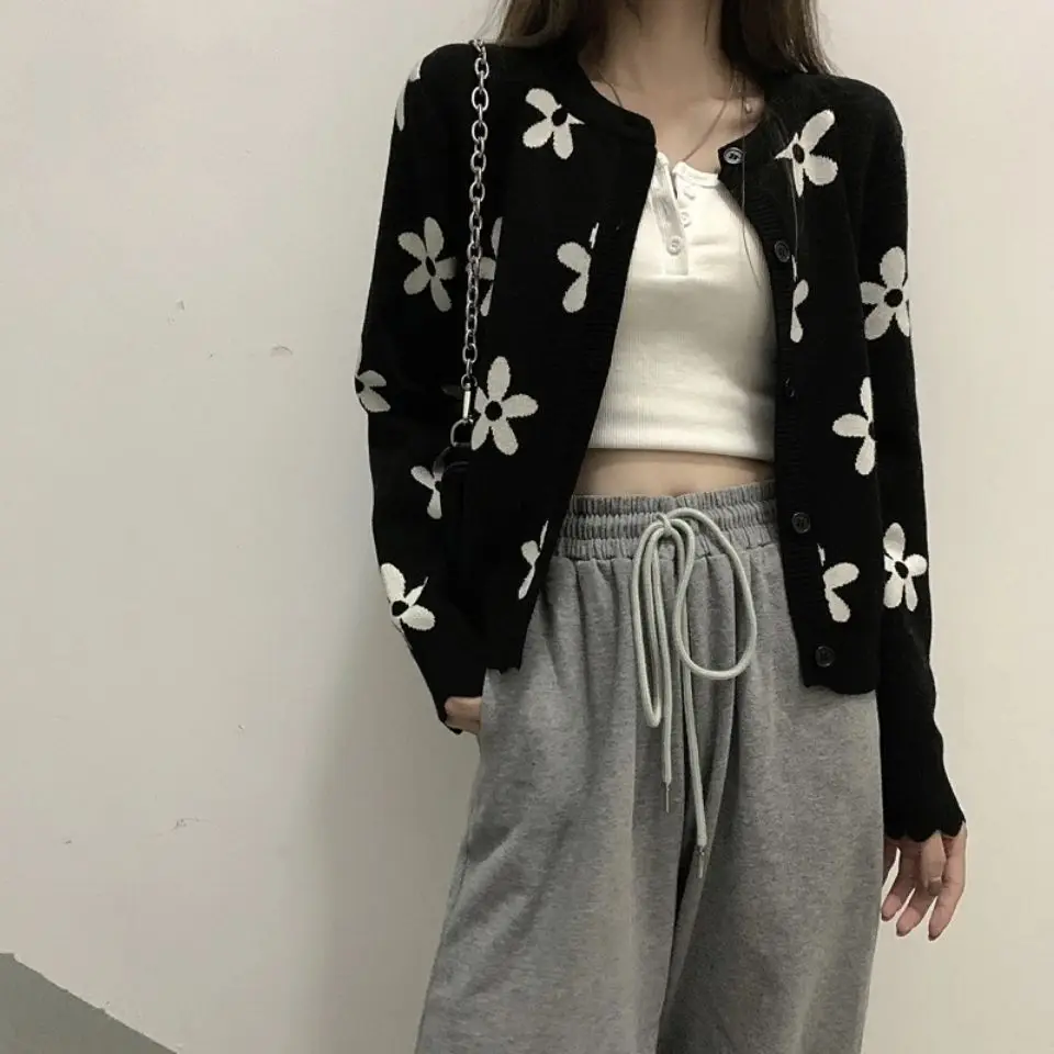 

Early spring 2021 new Korean loose top sweet cool flower knitting cardigan women's gentle wind sweater coat