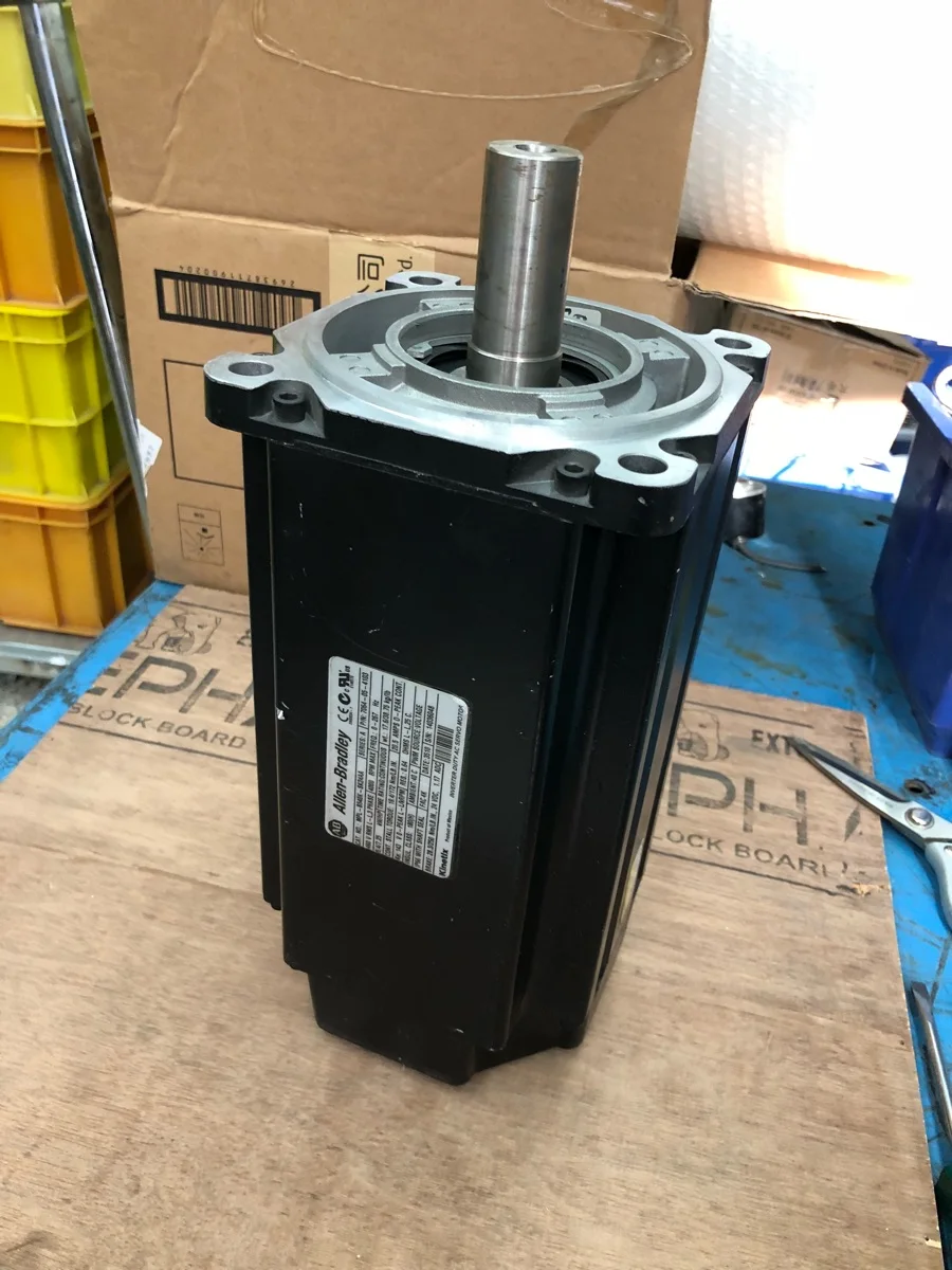 Allen Bradley MPL-B540K-SK24AA Servo Motor Used In Good Condition | Инструменты
