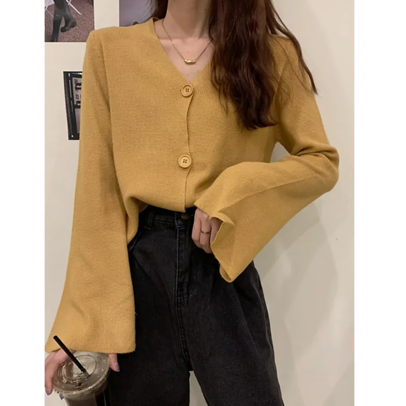 

Short coat women's spring and autumn 2021 loose lazy trumpet sleeve sweater early autumn small long sleeve knitted cardigan Rac