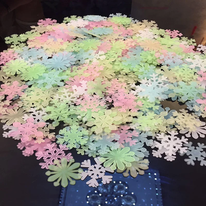 

50Pcs Fluorescen Luminous Snowflake Wall Sticker Glow In The Dark Decal Kids Baby Room Bedroom Ceiling Christmas Home Decoration