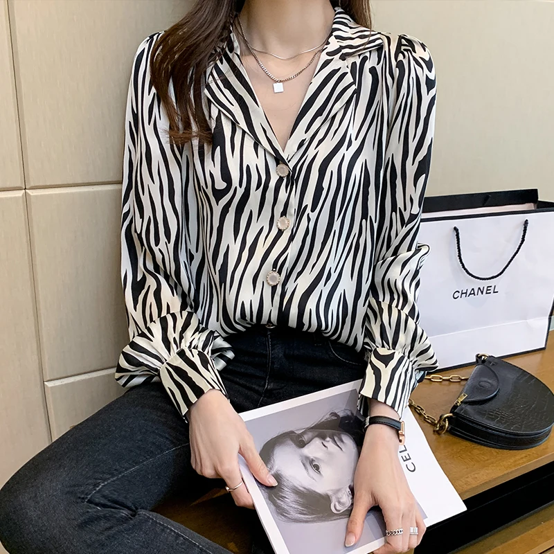 

Chikichi Retro Hong Kong Style Zebra Tops for Women Fashion V-neck Collar Blouse 2021 New Temperament Chiffon Shirt and Blouse
