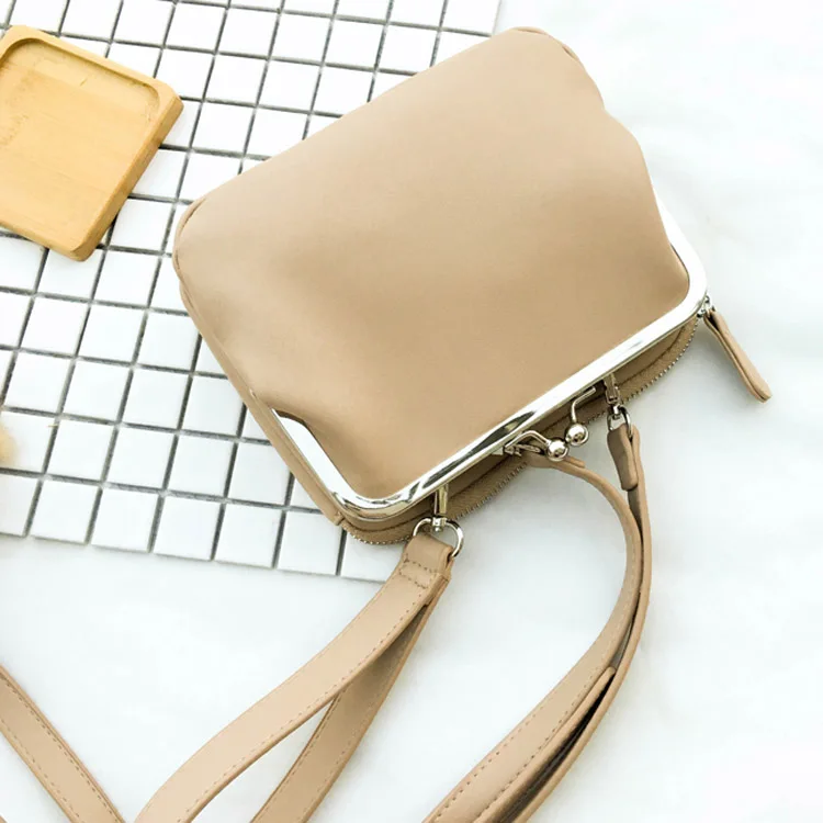 women bag beige Уникальные Дизайнерские однотонные сумки, винтажные женские Сумки из искусственной кожи на плечо, сумки через плечо с замком поцелуя, сумки с ремешком - Цвет: women bag beige