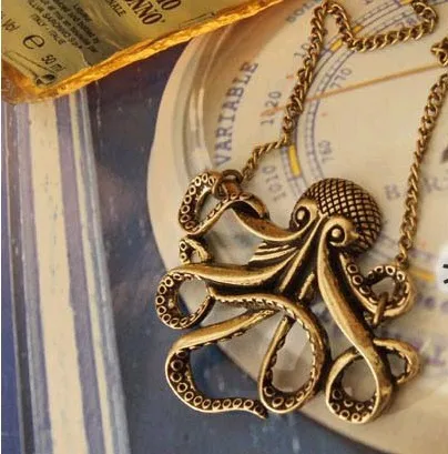 

Retro Men Pirates of The Caribbean Necklace Octopus Necklace Hip Hop Punk Motorcyclist Necklace Long Pendant Gift