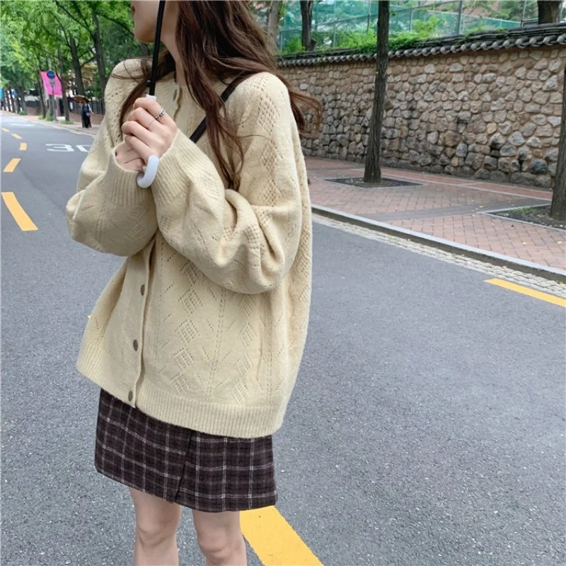 

Женский вязаный кардиган в японском стиле на осень и зиму