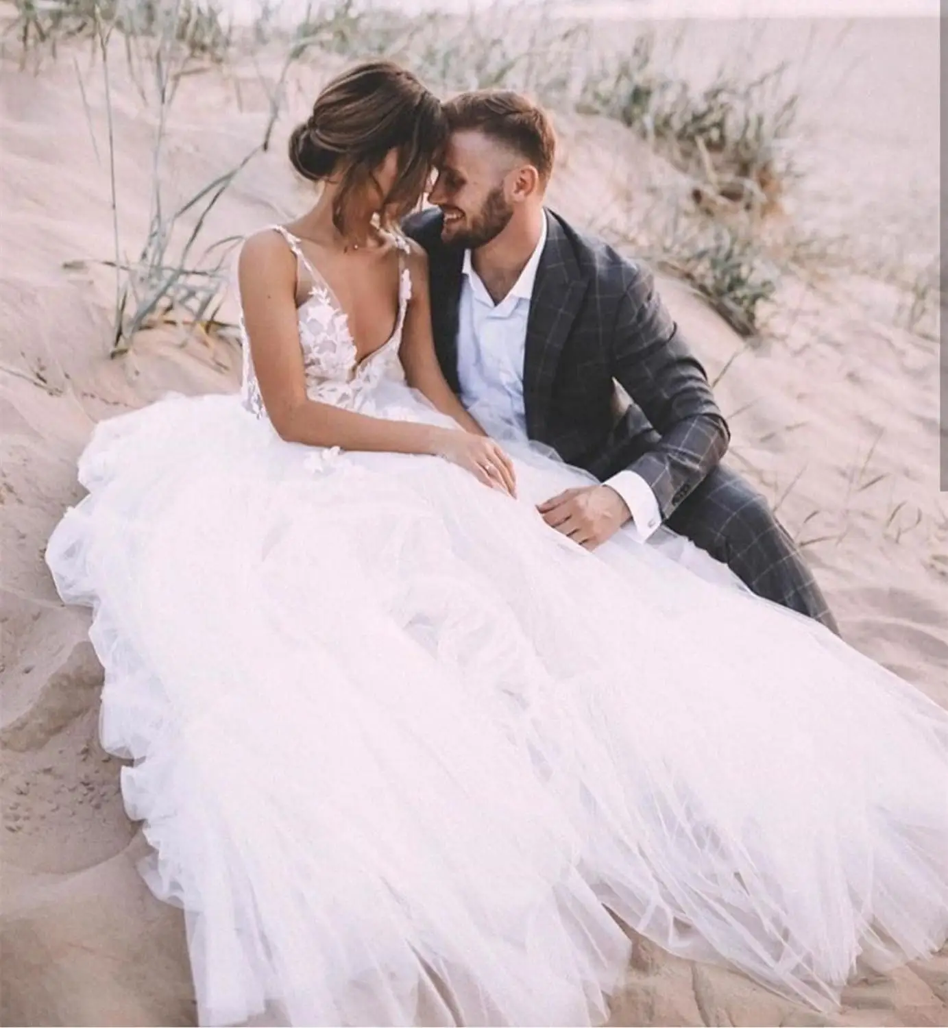 Кружевное простое свадебное платье в стиле бохо с V образным вырезом Тюлевое без