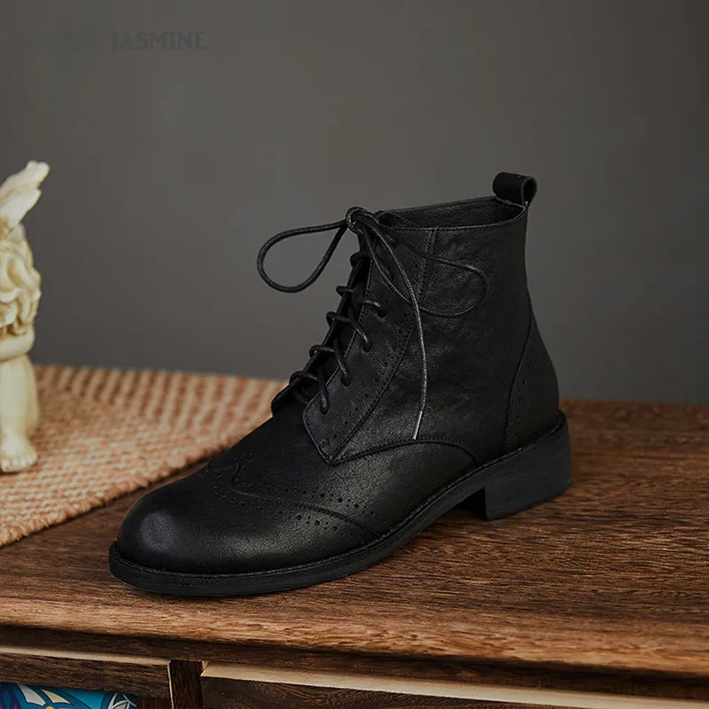 

HOT Genuine Leather Women Boots New Autumn Winter Bullock Retro Carved Oxford Boots Short Plush Inside Ladies Shoes TPR