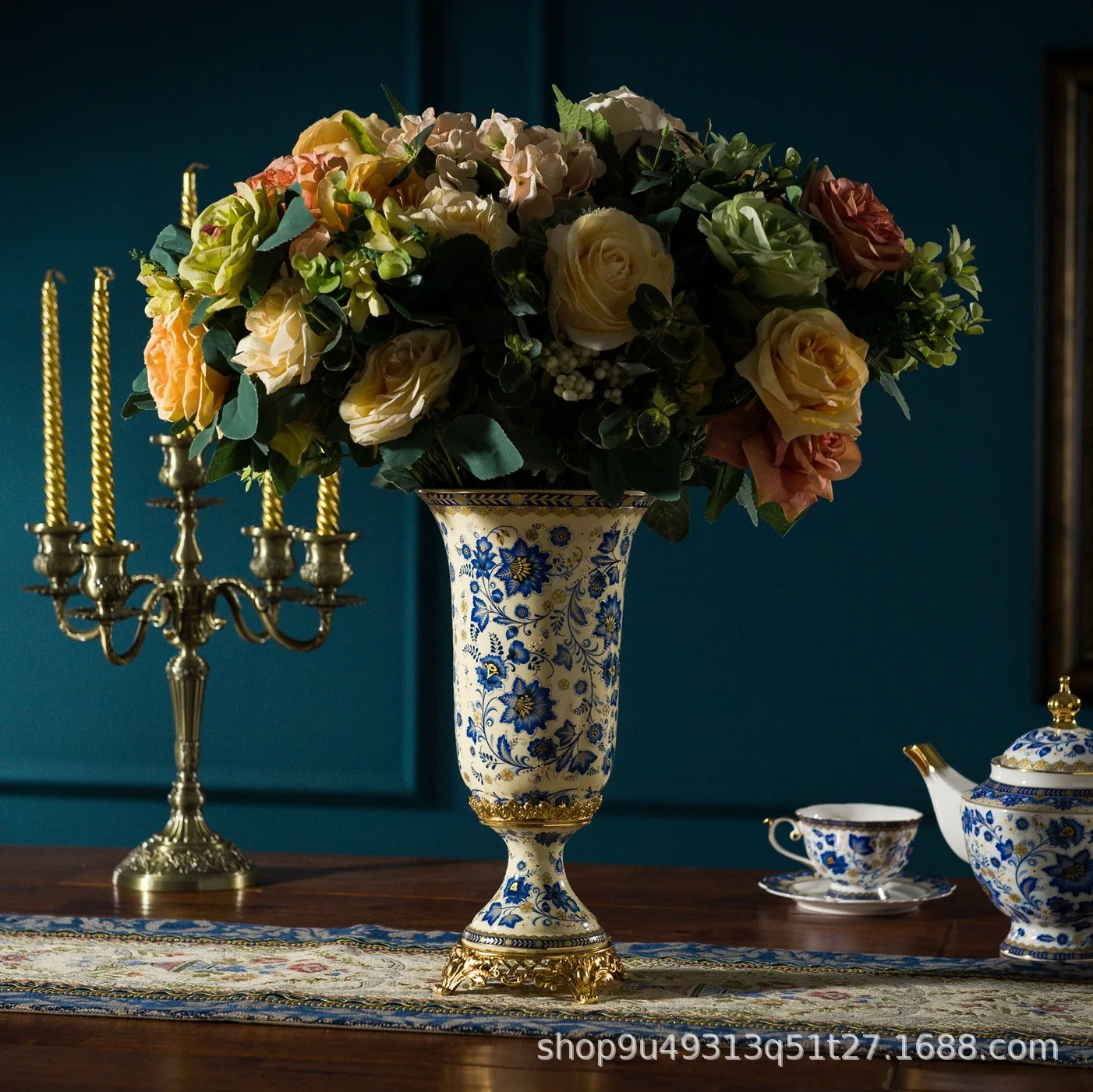 

American Ceramic blue and white vase enamel color gilded dry flower arrangement European decoration wine cabinet decoration