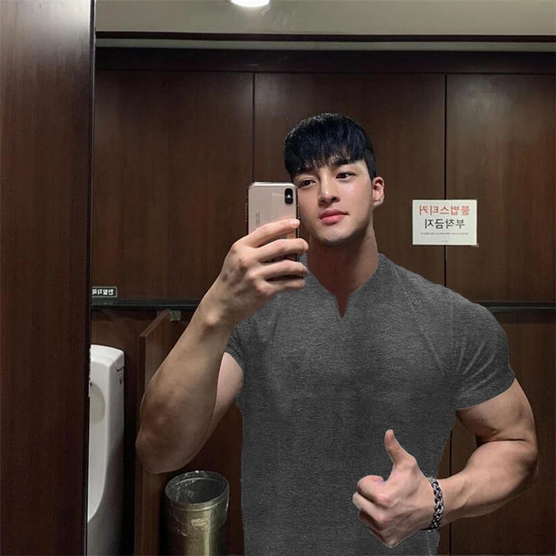 

Футболка мужская с V-образным вырезом, хлопок, короткий рукав, повседневная Облегающая рубашка, топ для фитнеса, бодибилдинга, воркаута, летн...