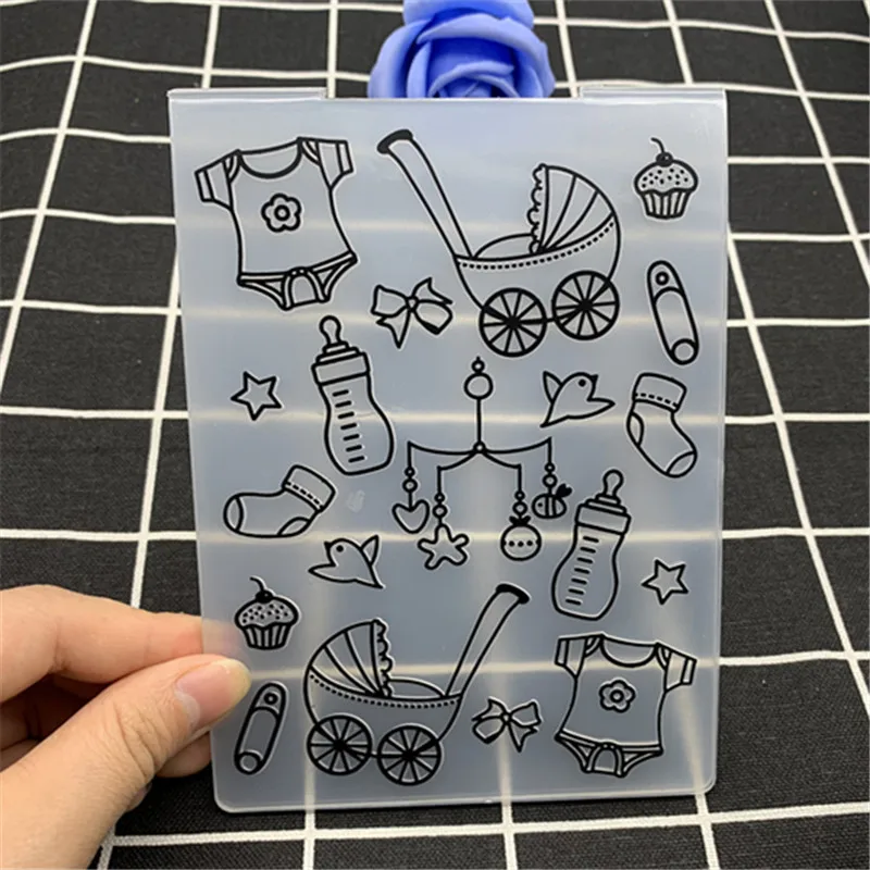 Детские принадлежности коляска детская бутылочка носки кровать колокольчики и