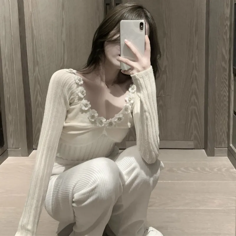 

Kimutomo Elegant Solid Knitted Sweater Women French Style O-neck Three-dimensional Flowers Slim Long Sleeve Short Top 2021