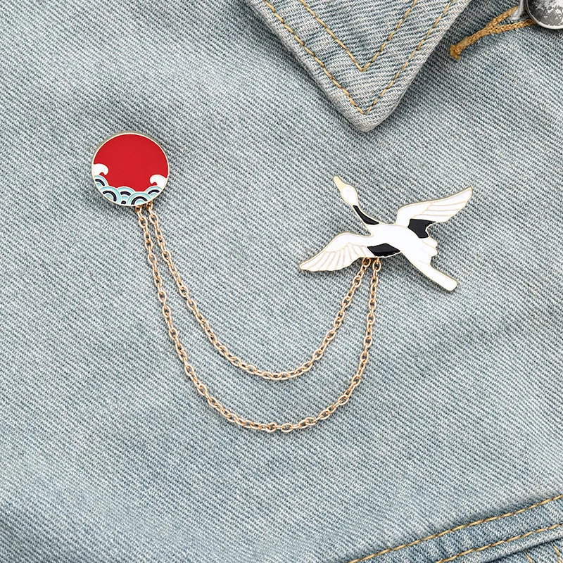 

Free Wings Animal Chain Big Goose Wav Brooch Pin Denim Jacket CoatCap Backpack Pin Buckle Shirt Badge Fashion Gift for Friends
