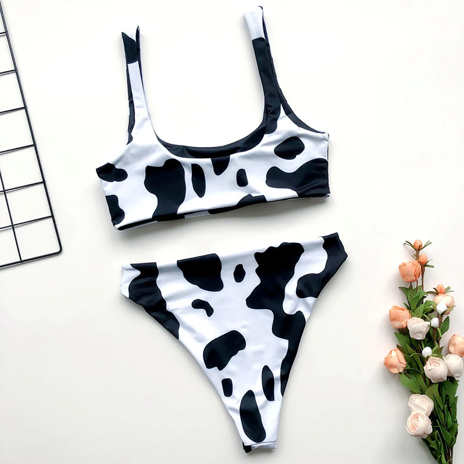 

2021 Year of the Ox Women's Sexy High Breast Contrast Cow Print Tube Top Split Bikini Set Swimsuit baadores de mujer