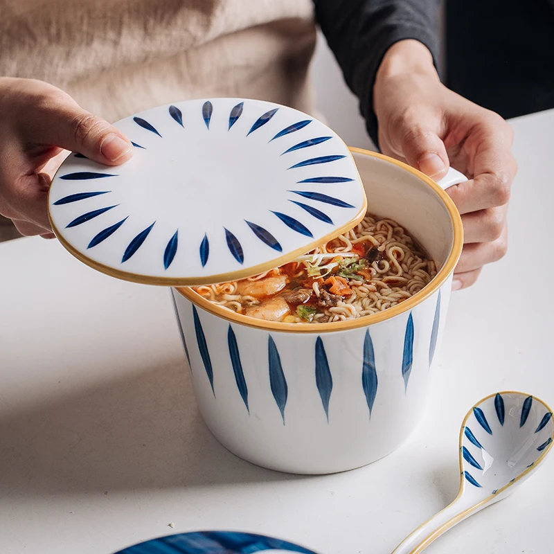 Керамическая чаша с крышкой индивидуальная для студенческого общежития