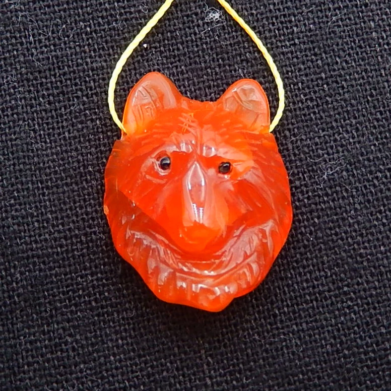 

Carved Wolf Head Red Agate Gemstone Pendant Bead 25x20x12mm,6.5g