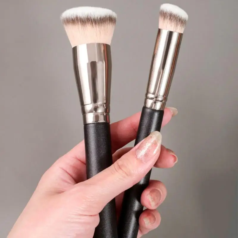 

1 Pcs Concealer Brush Fan Brush Based Makeup Tool Soft Powder-free Independent Packaging Novice Makeup Tool