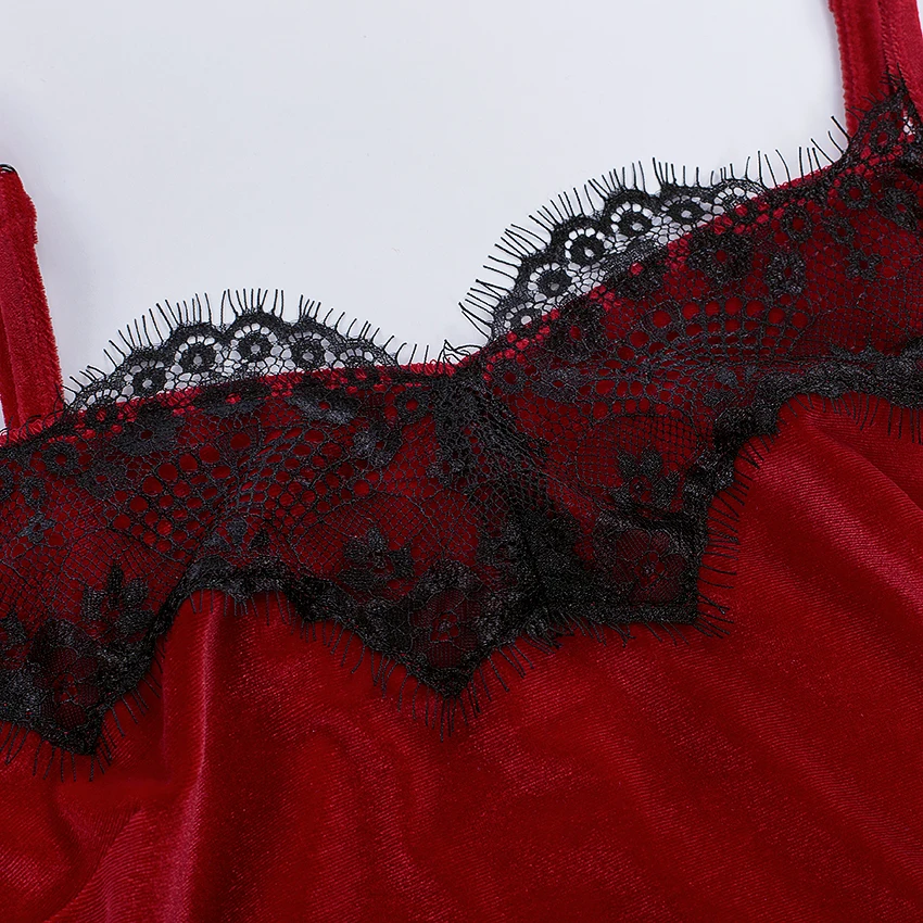 HiLoc красный кружевной топ на бретельках и черный короткий пижамный комплект