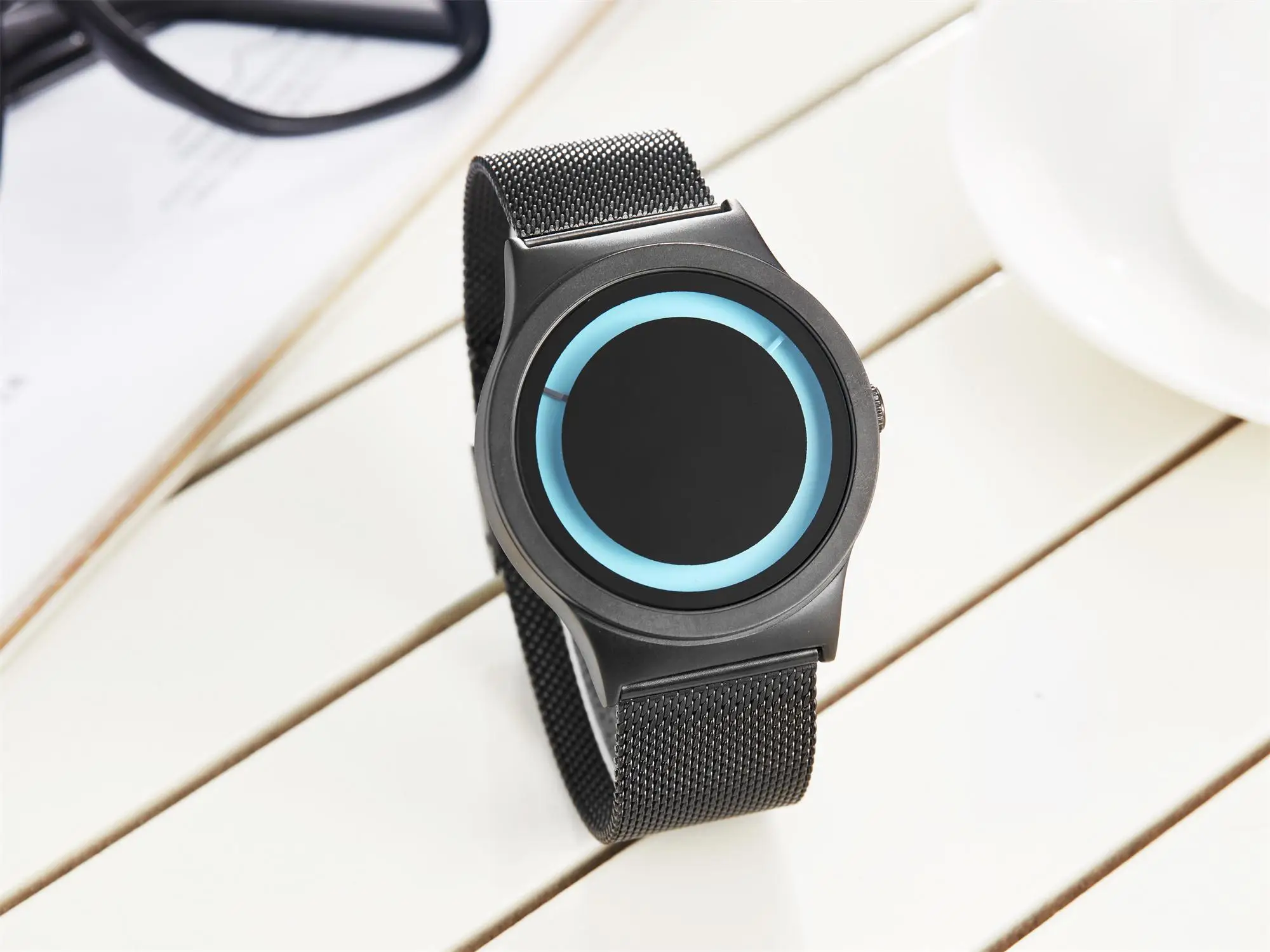 Minimalist Creative Watches For Women Fashion Simple Watches Sports Outdoor Quartz Wristwatches Diamond Dial Bracelet Magnetic