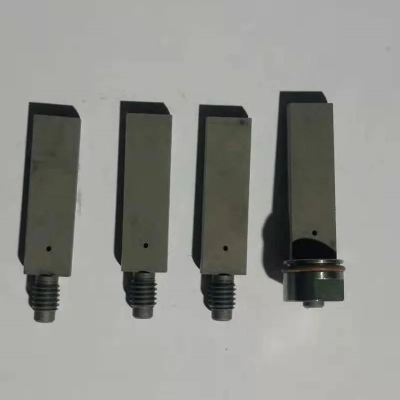 Смесительная камера и насадка используются в слитном пенораспылителе