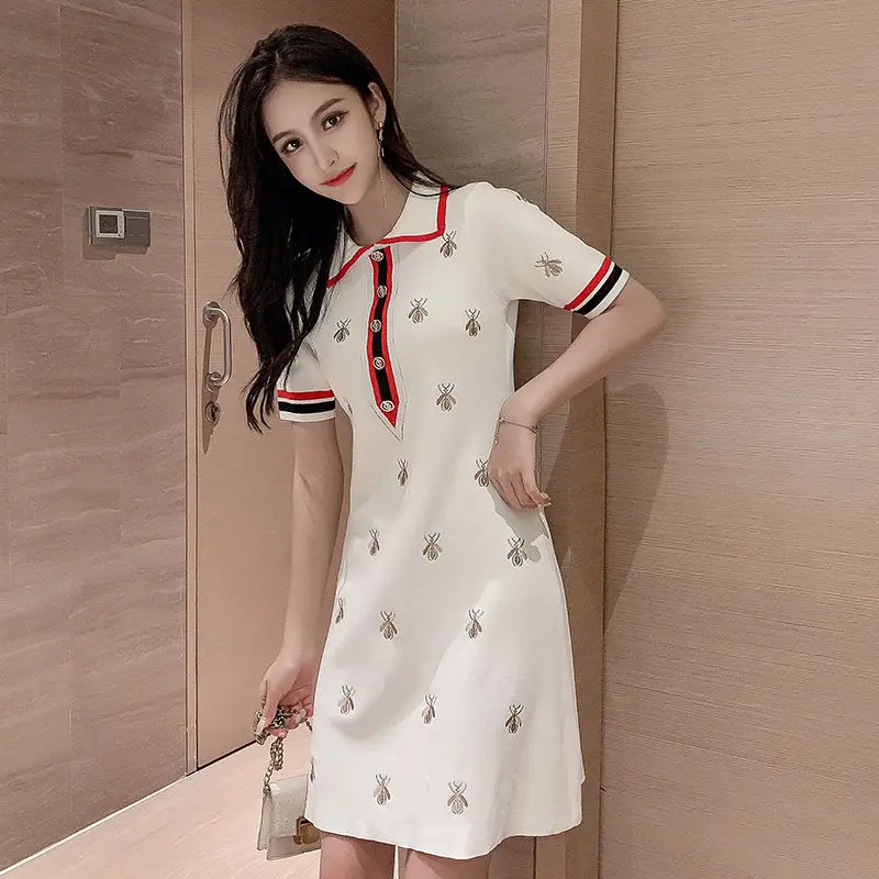 

2020 Spring Autumn Knit Cartoon Embroidered Bees Turn Down Collar Dress Woman Black Casual Knee-length Straight Dresses Female