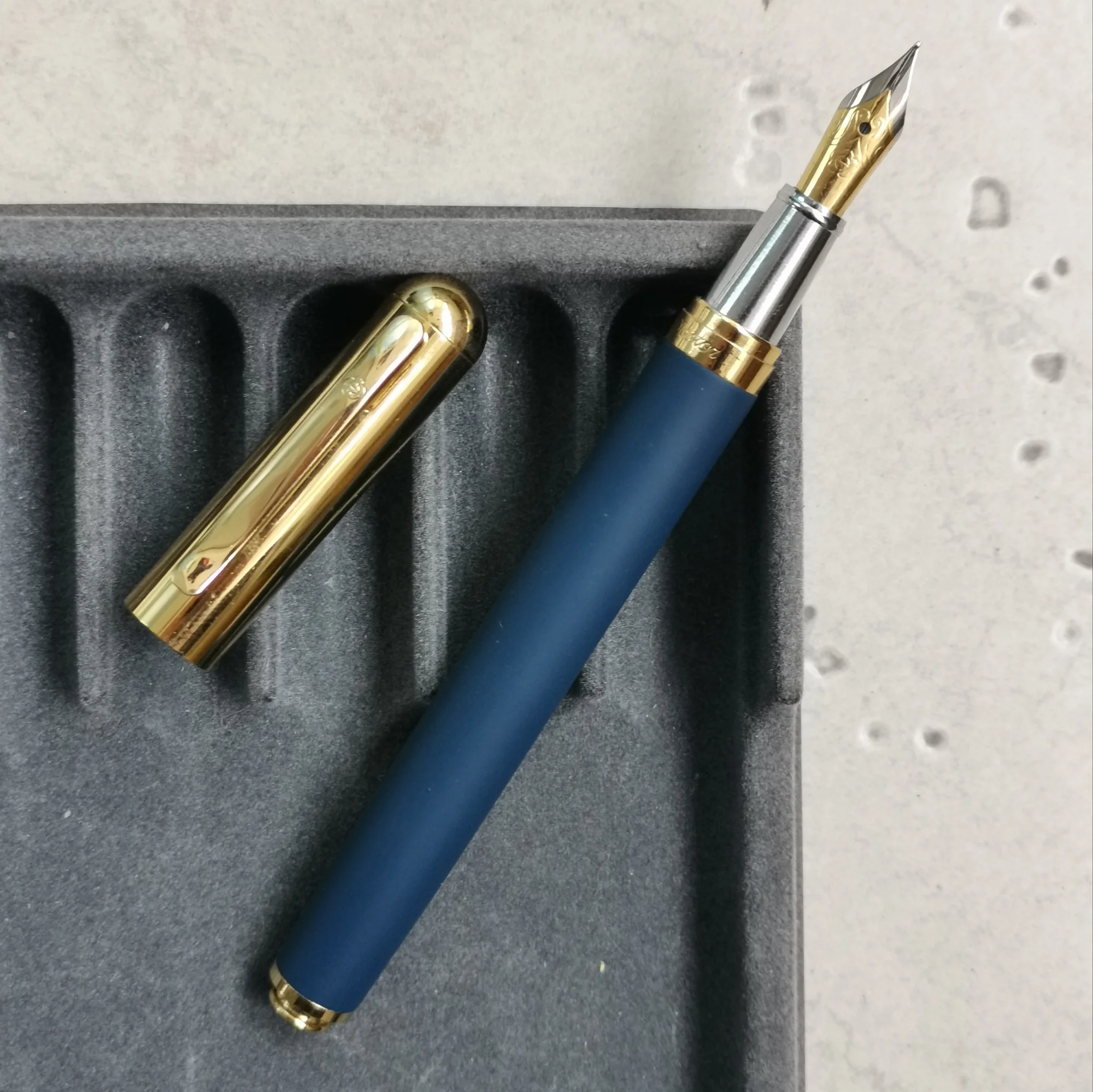 

Vintage 395 Fountain Pen Ink pen Matte Navy Blue Barrel With Gold Cap Stationery Office school supplies