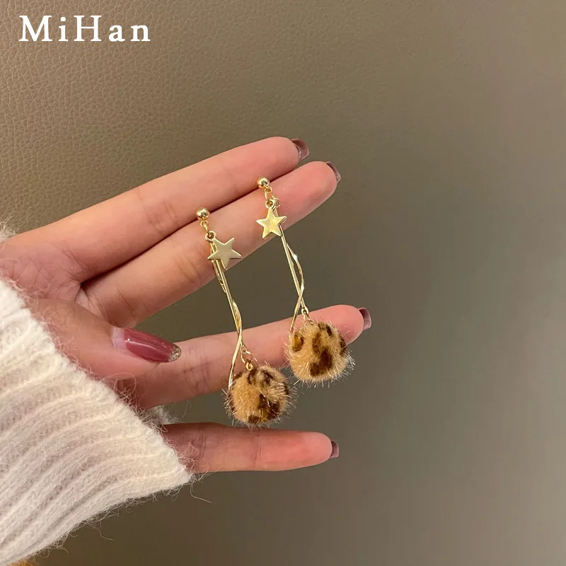 

New Fall Long Star Clip on Earrings No Pierced Non Piercing Ear Vogue Hair Balls Women Earrings