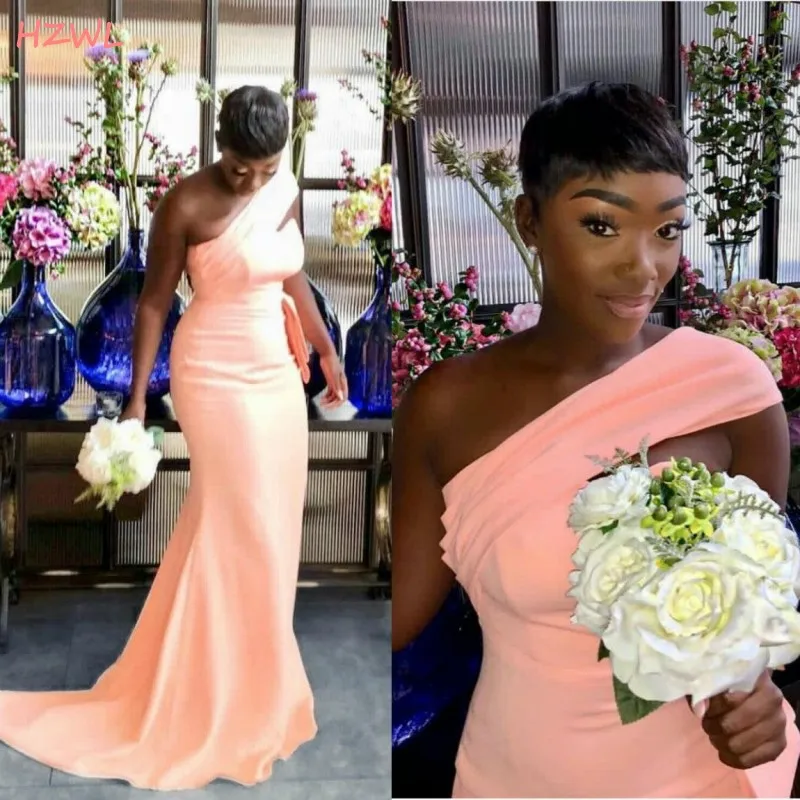 

Платье подружки невесты с одним плечом и юбкой-годе