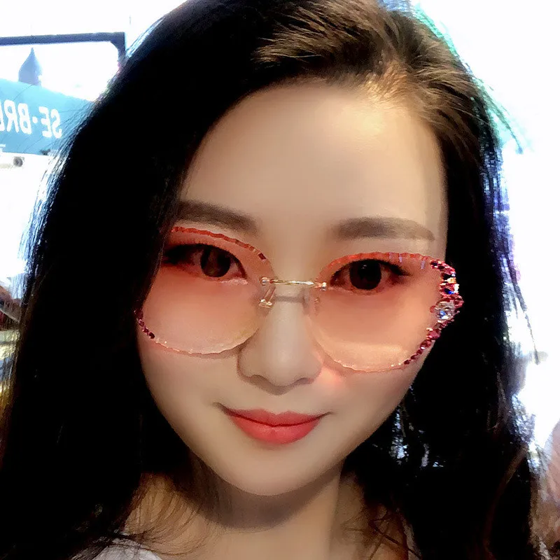 

The New Korean Version of Diamond-encrusted Sunglasses for Women In 2020 Sun Protection and UV Protection Sunglasses for Women
