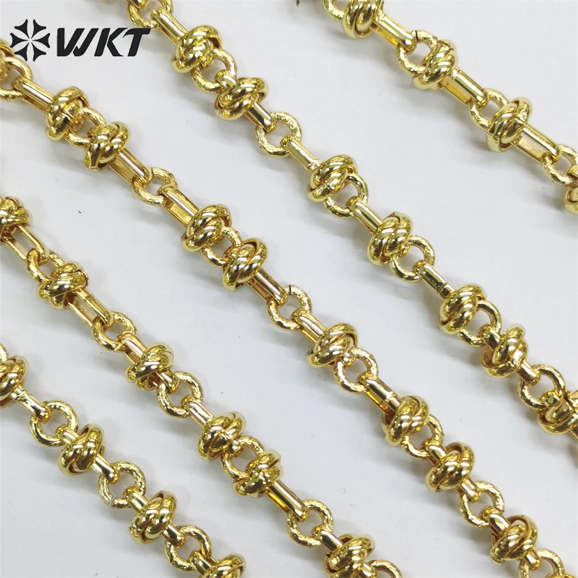 

Очаровательный объемный чокер из цинкового сплава с позолоченной цепочкой