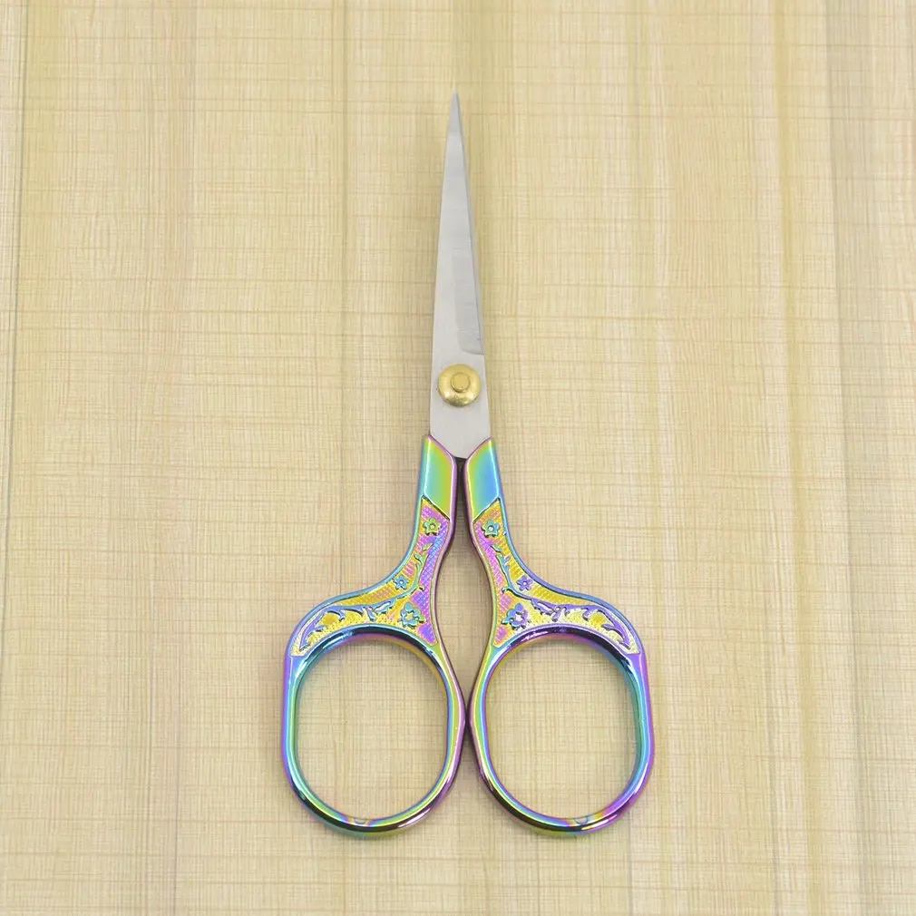 

12.8*6cm Plum Blossom Pattern Retro Scissors High Hardness Durable Household Scissors Cross Stitch Craft Scissors