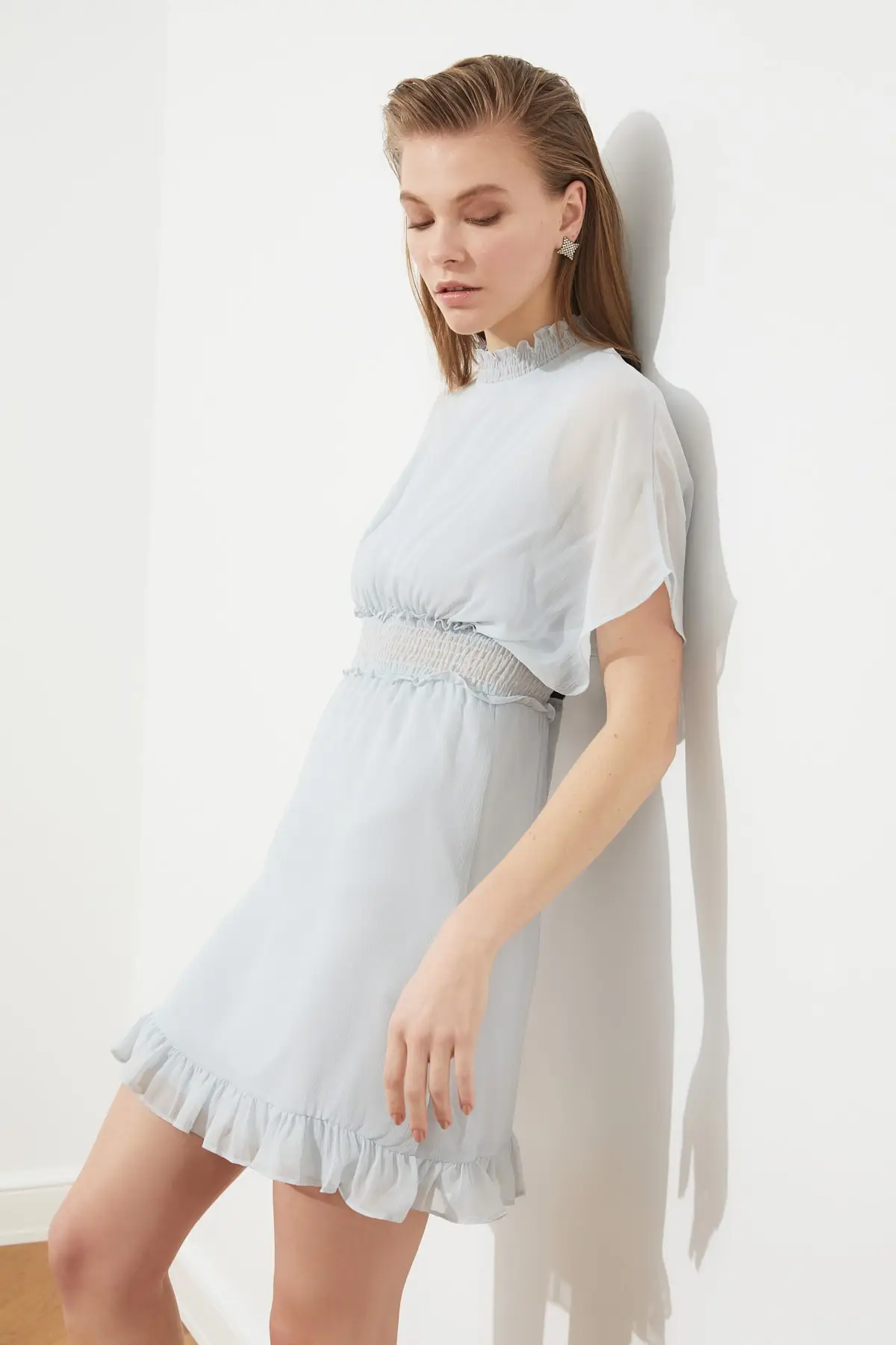 

Платье с деталью Trendyol Gipe TPRSS21EL0872