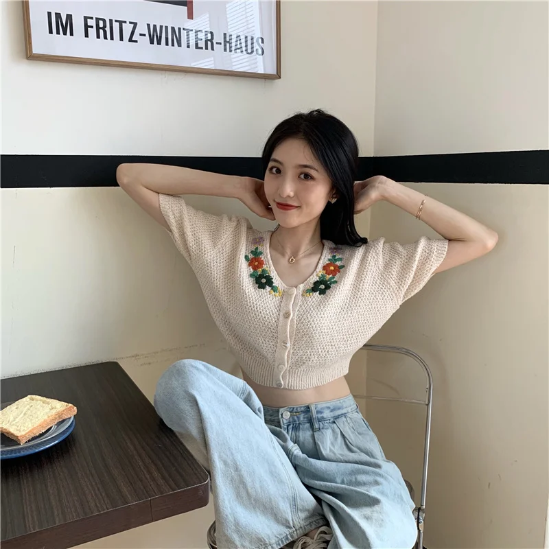 

Women's short knitted tops Fashion round neck short sleeve cardigan summer Female Harajuku flowers vintage shirts