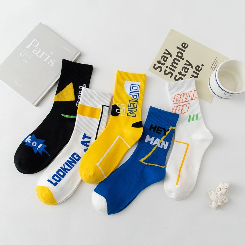 

2021 European and American hip-hop fashion letter socks men alphabet socks sports leisure colle Geometric patterns cotton socks