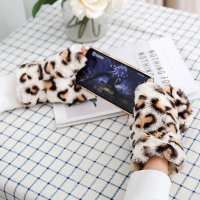 A White Glove Женские милые варежки с леопардовым рисунком, с полупальчиковой крышкой, зимние женские плюшевые теплые перчатки без пальцев с сенсорным экраном, E20 - Цвет: A White Glove