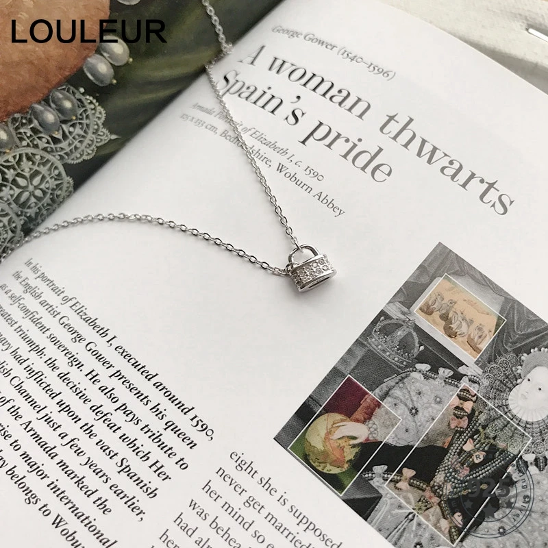 Цепочка женская из серебра 925 пробы с кулоном в виде мини-замка | Украшения и